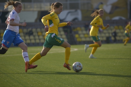 Lietuvos moterų futbolo rinktinė sužaidė lygiosiomis su Farerų Salų futbolininkėmis
