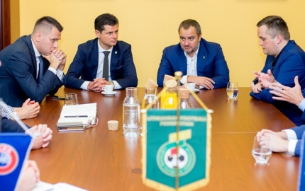 Prieš sutartas rungtynes nusitaikę LFF vadovai iš ukrainiečių išgirdo vertingų žinių 