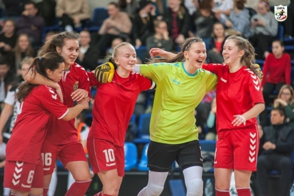 Moterys myli futbolą - pasiruošė žaisti Lietuvos futsal čempionate