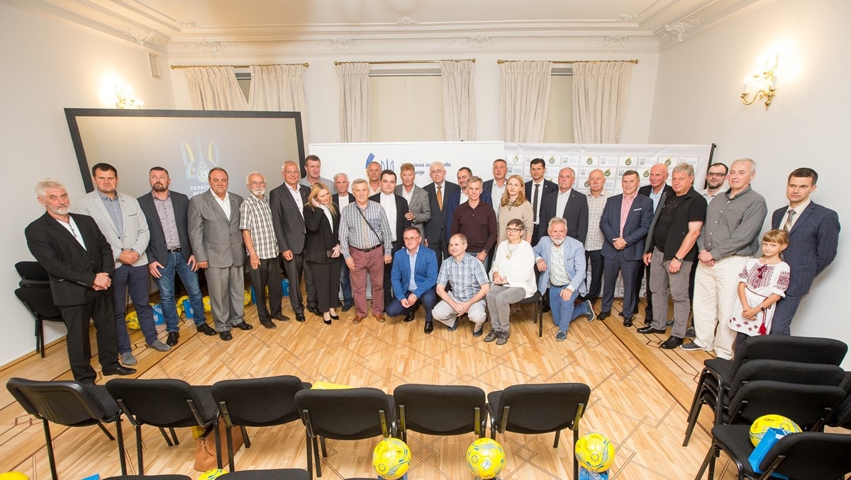 Ukrainos ambasadoje prisiminta abiejų šalių futbolo istorija