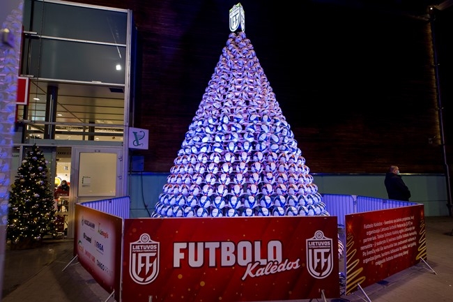 Artėjančių švenčių proga – ypatinga LFF eglutė
