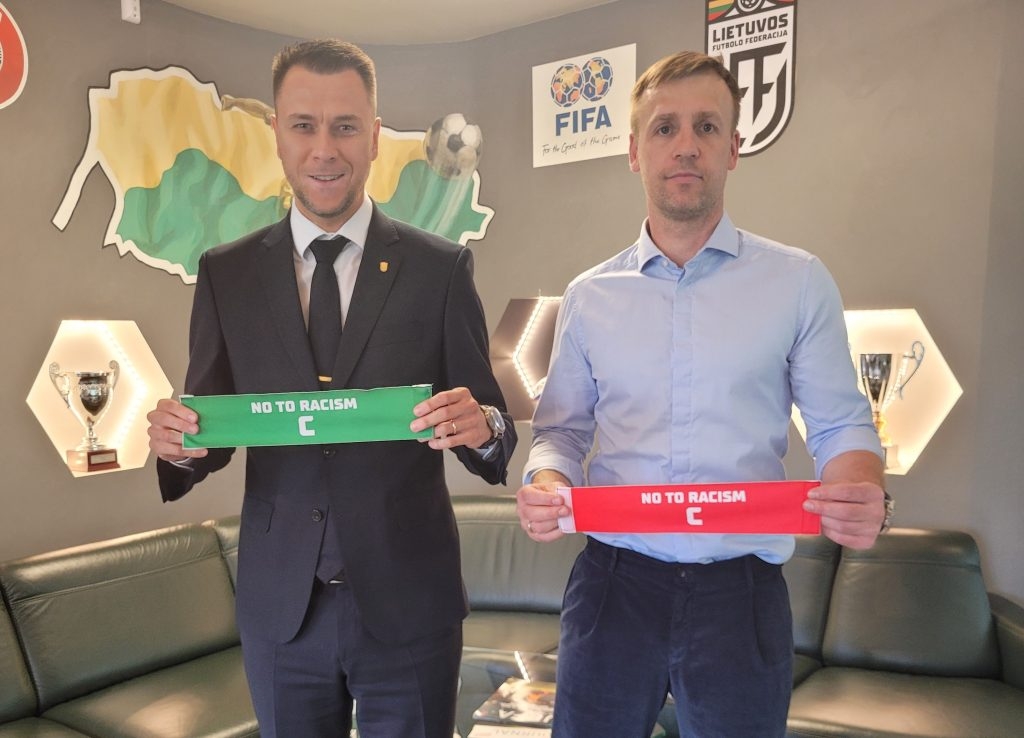 Lietuvos futbolo klubų kapitonai dėvės raiščius su svarbia žinute