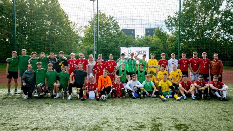 Mokiniai varžėsi integraciniame futbolo turnyre „KAUTECH taurė 2026“